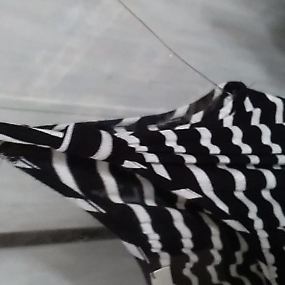 Andre By Unit Small Black&White Striped Tank Top - Picture 4 of 7